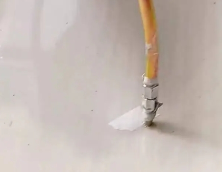 吉林瓷砖空鼓维修公司专业解答在瓷砖铺贴过程中，如果使用的砂料过粗（如全部使用了粗砂），可能会导致以下问题