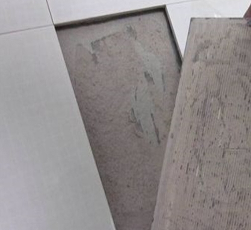 吉林瓷砖空鼓维修公司分享瓷砖铺贴时如果打浆（即涂抹在瓷砖背面和基层上的砂浆或瓷砖胶）过少，会带来以下问题